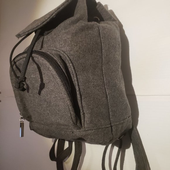 Gloria Vanderbilt Bag Mini shoulder straps grey black top flap cinch closure G - Picture 5 of 12